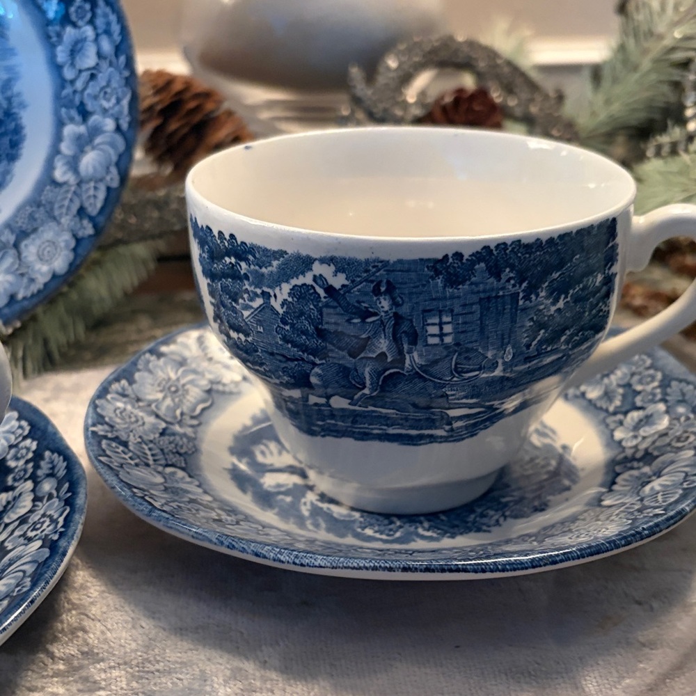 Liberty Blue and White Tea Set Made in England - Picture 6 of 9
